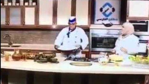 El cocinero 'torpe' con más mala suerte: intenta lucirse en televisión y termina con el plato por el suelo