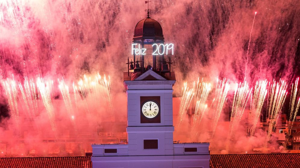 Foto: El reloj de la Puerta del Sol durante la celebración del año 2019 que ahora termina y, con él, también concluye la década. (EFE)