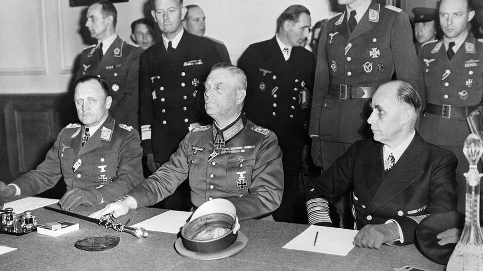 Foto: De izquierda a derecha, los militares Stumpff, Keitel y Friedeburg. (Deutsches Historisches Museum)