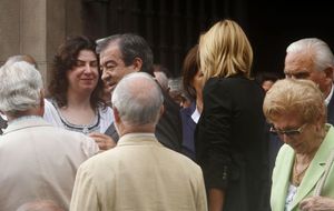 María Porto arropa a Cascos en el funeral de su madre