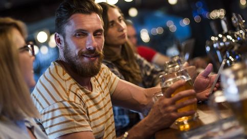 ¿El alcohol hace que veamos a los demás más guapos? Un estudio lo ha investigado
