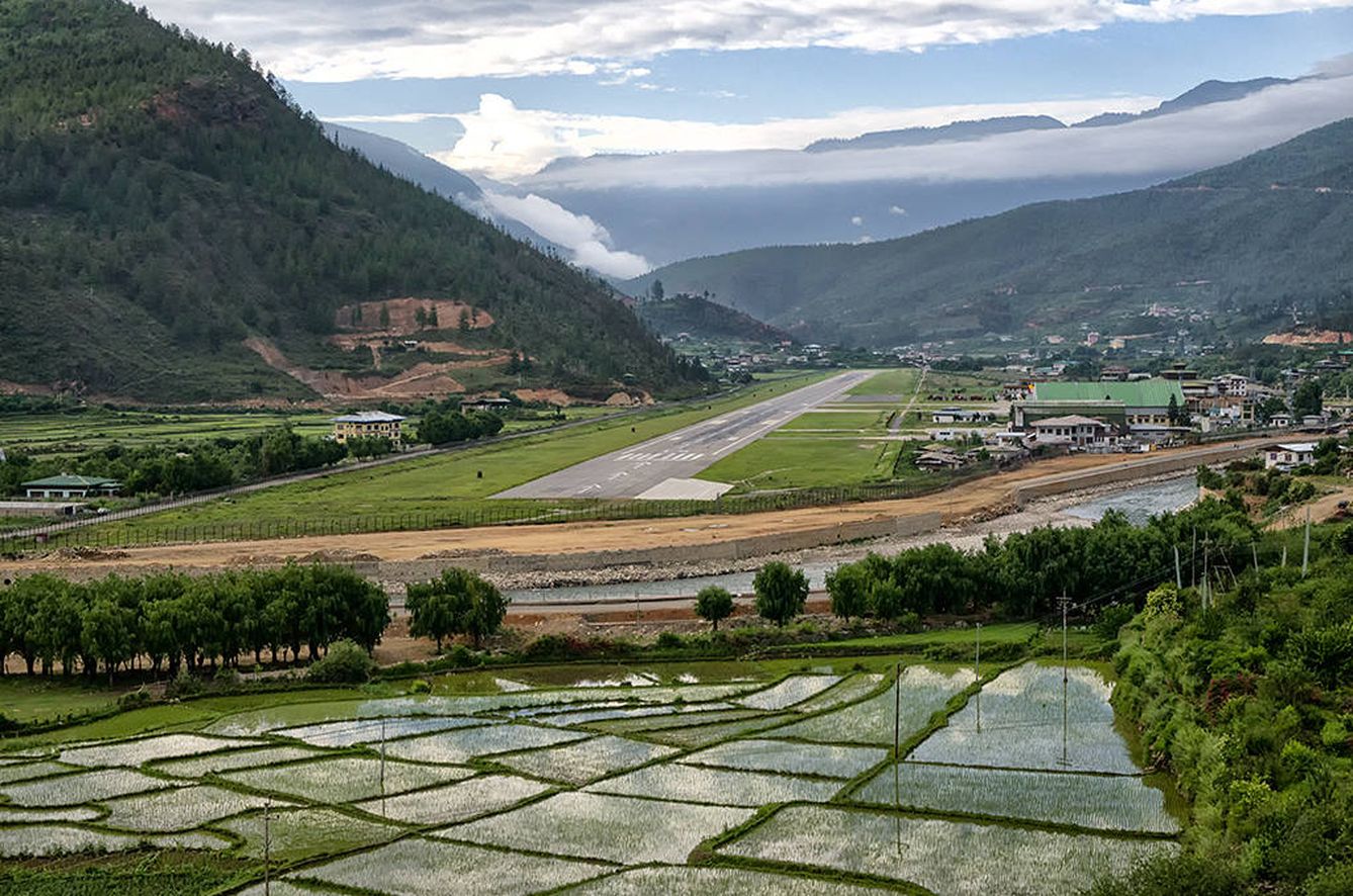 Resultado de imagen para Aeropuerto de Paro, ButÃ¡n.
