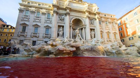 Detenido por teñir de rojo el agua de la Fontana de Trevi