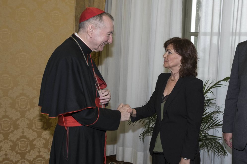 Foto: Carmen Calvo con el secretario del Estado de la Santa Sede, Pietro Parolin, en su reuniÃ³n este 29 de octubre en el Vaticano. (Moncloa)