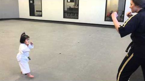 La niña de tres años que ha revolucionado la Red haciendo taekwondo