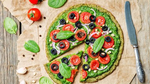 Pizza con masa de brócoli: réstale calorías y súmale salud