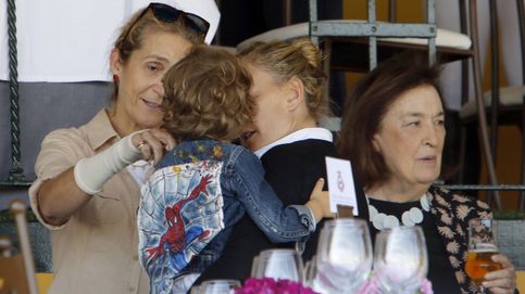 La infanta Elena se deshace en mimos con el hijo de Marta Ortega