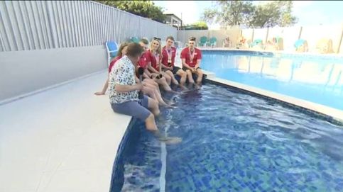 Un reportero de la 'BBC' tropieza y cae en una piscina en plena entrevista