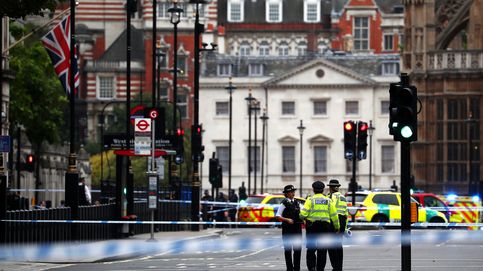 El choque contra el Parlamento británico en Londres, en fotos