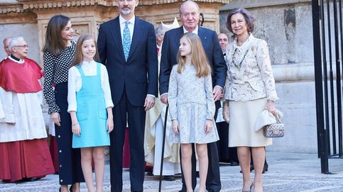 Don Juan Carlos reaparece en la misa de Pascua de Mallorca presidida por Felipe y Letizia.