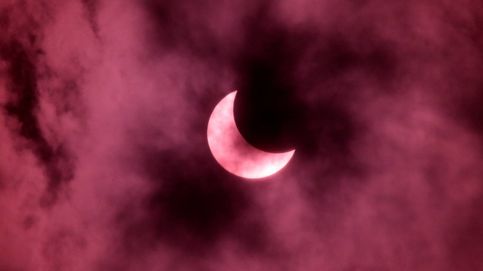 Así se ha podido ver en el Sudeste Asiático el último eclipse de este año 