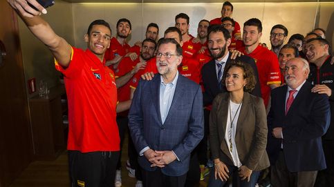 Tú eres de Chantada. El 'selfie' de Rajoy con la selección masculina de baloncesto