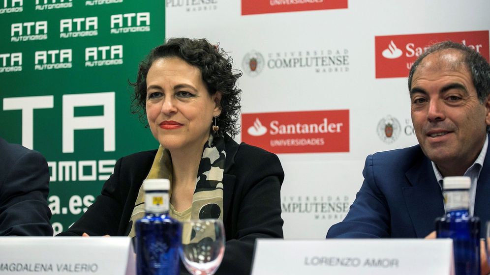 Foto: La ministra de Trabajo, Magdalena Valerio (2i), y el presidente de la AsociaciÃ³n de Trabajadores AutÃ³nomos (ATA), Lorenzo Amor (2d). (EFE)