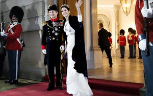 La familia real danesa comienza el año desplegando sus magníficas joyas