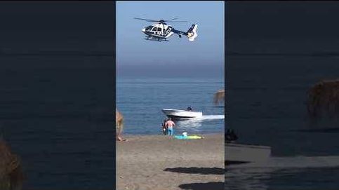 Persecución en helicóptero a una 'narcolancha' entre bañistas en una playa de Málaga