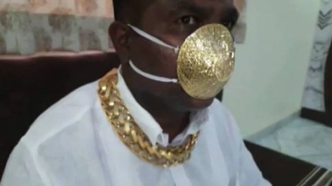 Un hombre encarga en India una mascarilla contra el covid-19 hecha de oro puro