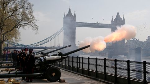 Pruebas de artillería en Londres y las Galápagos desde el espacio: el día en fotos