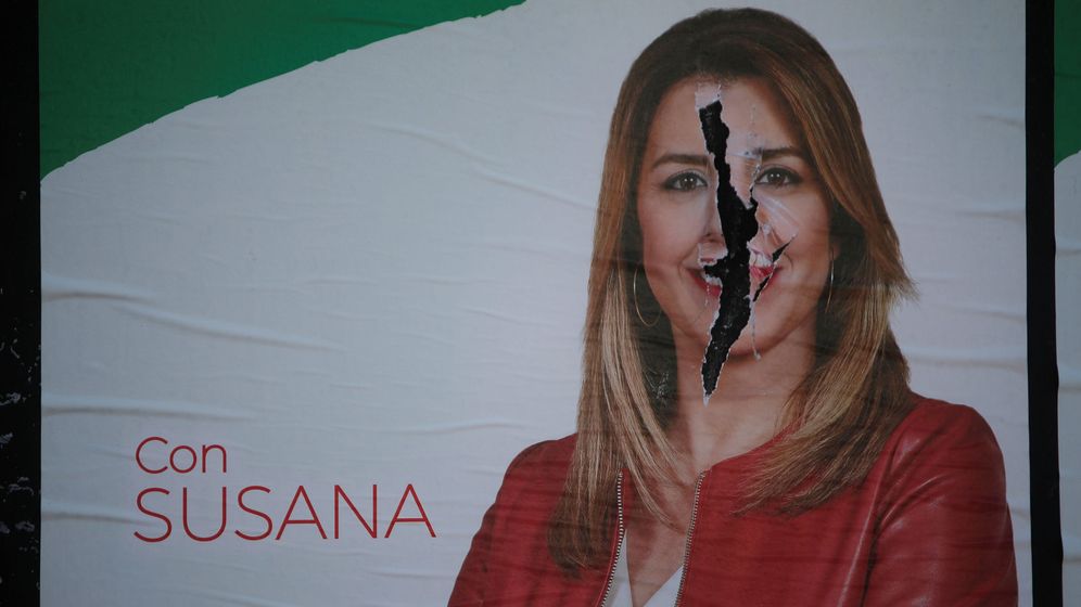 Foto: Un póster rasgado de Susana Díaz de su campaña de las andaluzas. (Reuters)