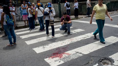 Opositores venezolanos se enfrentan a la policía en Caracas