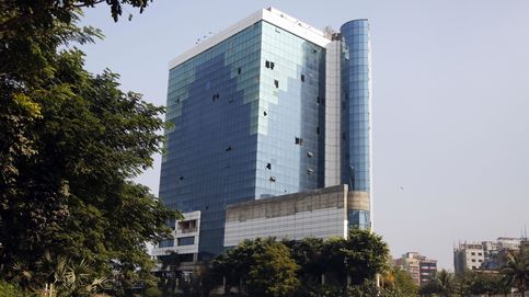 Bangladesh derriba un rascacielos del 'lobby' textil, símbolo de corrupción
