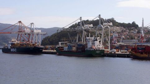 Pescando más de 10 toneladas de residuos en el puerto de Vigo