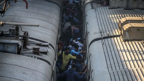 Cambio de tren en Bombay y exposición 'Kimonobata': el día en fotos