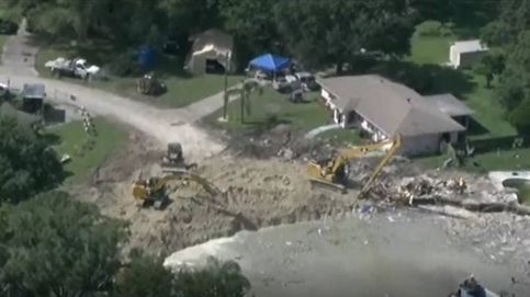 Un socavón se 'traga' dos casas en Florida