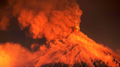 Miles de personas evacuadas por una fuerte erupción de un volcán en Guatemala