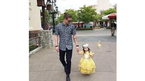 DILFS en Disneyland: los padres más atractivos llevan a conocer a sus hijos a Mickey