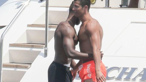 Cristiano Ronaldo presume de músculos en Saint-Tropez