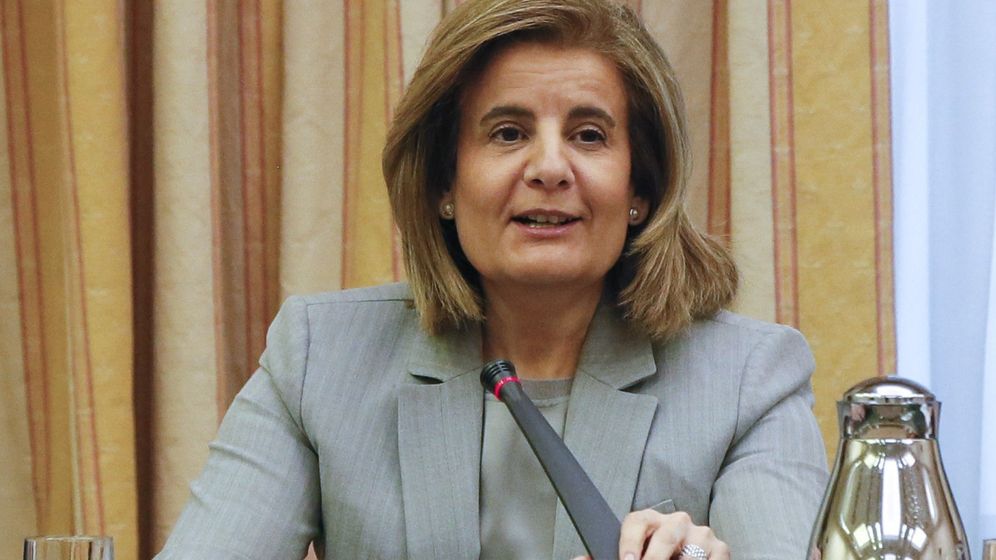 Foto: Fátima Báñez, ministra de Empleo, en una reunión sobre el Pacto de Toledo. (EFE)