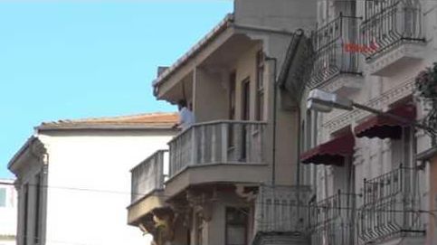 El 'Robin Hood' turco: roba un banco y tira más de 9.000 euros por el balcón