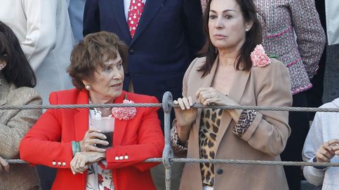 Carmen Martínez Bordiú comparte tarde de toros con su madre en San Isidro 2015
