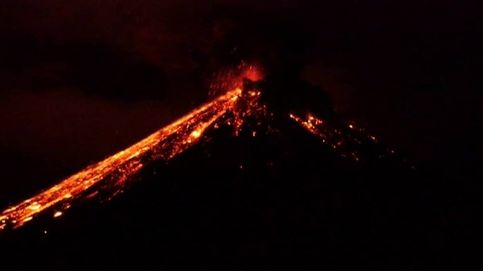 Espectacular erupción del volcán Reventador en Ecuador