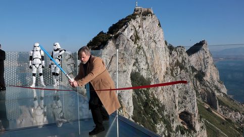 Marcha contra las armas en París y Skywalker en Gibraltar: el día en fotos