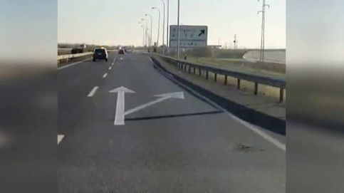Espectacular persecución policial a un conductor en una carretera de Huelva