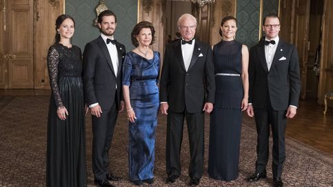 Derroche de glamour (y arrumacos) de la familia real sueca en una cena de gala en palacio