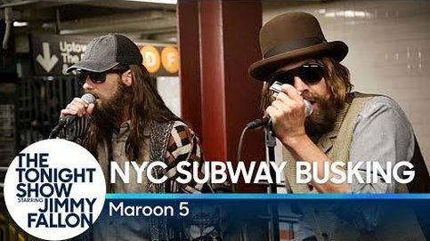 Jimmy Fallon la vuelve a liar en el metro: esta vez con Maroon 5
