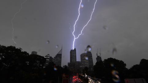 El Papa visita Tailandia y tormenta eléctrica en Sídney: el día en fotos