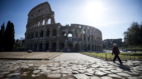 Lugares turísticos vacíos por el coronavirus: calles desiertas en Roma y turistas con mascarillas