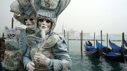 Carnaval en Venecia y Año Nuevo en China: el día en fotos