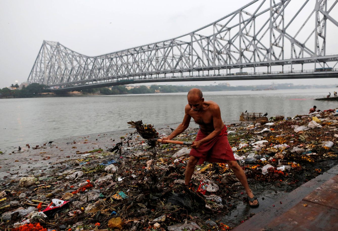 Resultado de imagen para El río Ganges y su basura