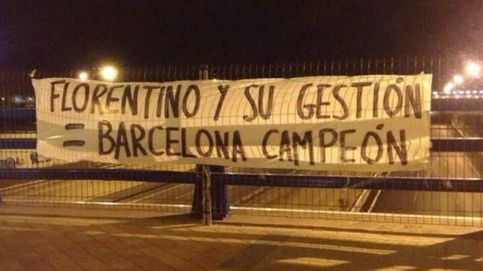 Pancartas contra Florentino Pérez: 1.000 millones gastados y ante los culés arrodillados 