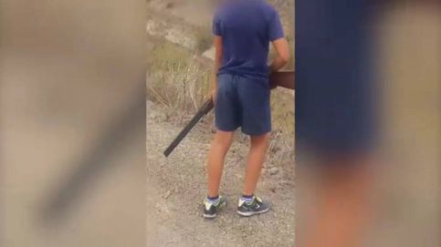 Investigan a un cazador por incitar a su hijo menor de edad a disparar contra aves protegidas