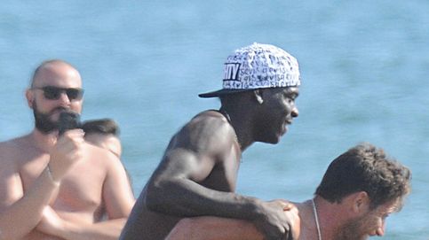 Mario Balotelli, fibrosa atracción en las playas de Lucca
