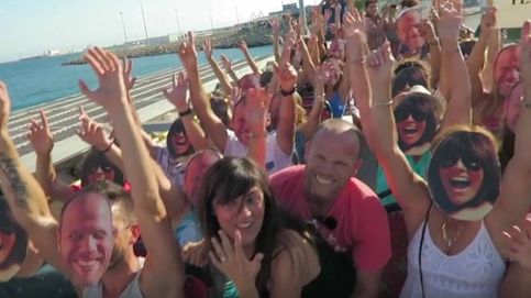Increíble pedida de mano en un autobús turístico de Palma de Mallorca: música, actuación y caretas de los novios
