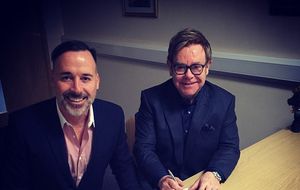 Elton John y David Furnish difunden los detalles de su boda en Instagram