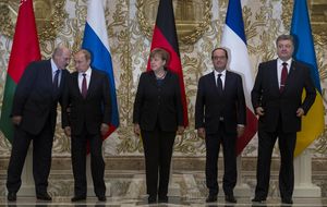 En imágenes: Tenso encuentro en Minsk entre Merkel, Putin, Poroshenko y Hollande