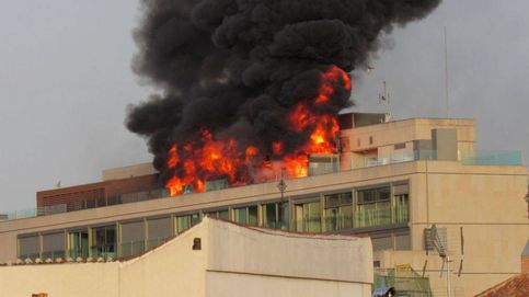 Todas las imágenes del incendio en la azotea de un edificio de Gran Vía