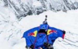 Salto BASE desde el Everest